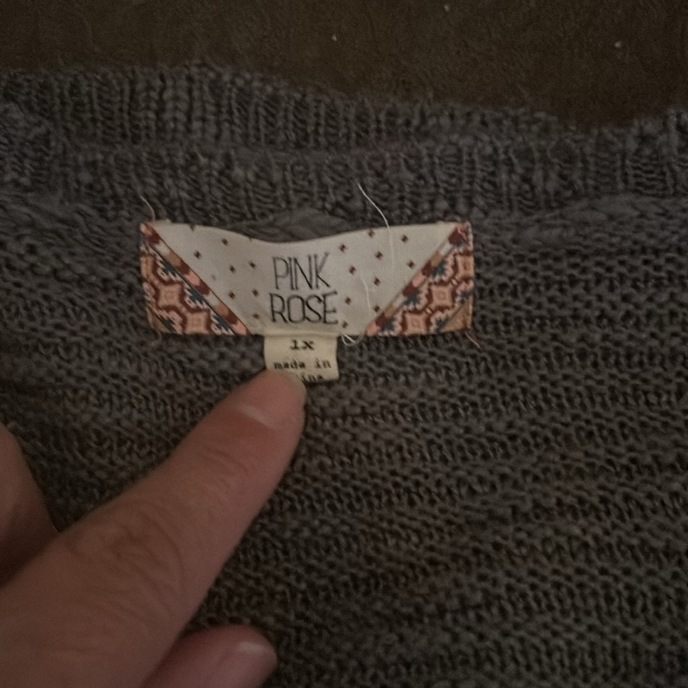2 sweaters - Picture 2 of 2